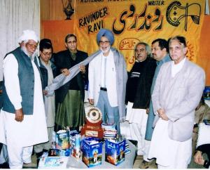 3. Ravinder Ravi being honoured, by the Journalist Association of Pakistan - Lahore, Pakistan, Jan. 22, 2006